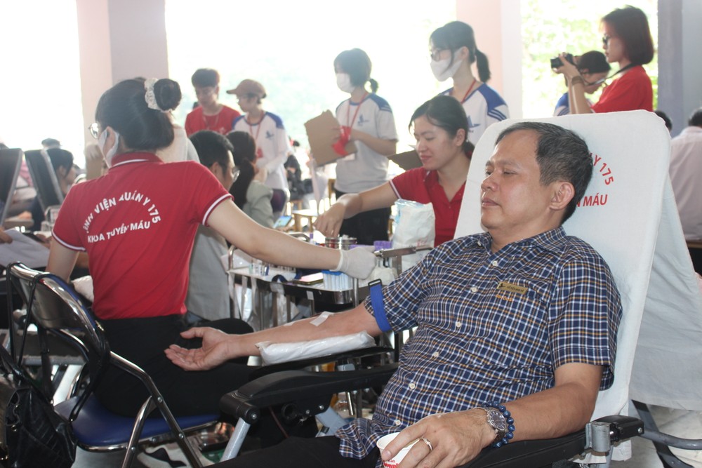 Hành Trình Hiến Máu Của Thầy Trương Thanh Tùng